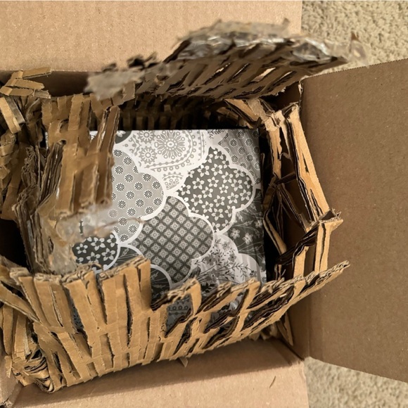 TAYLOR SWIFT THE TORTURED POETS DEPARTMENT SNOWGLOBE - Picture 16 of 16